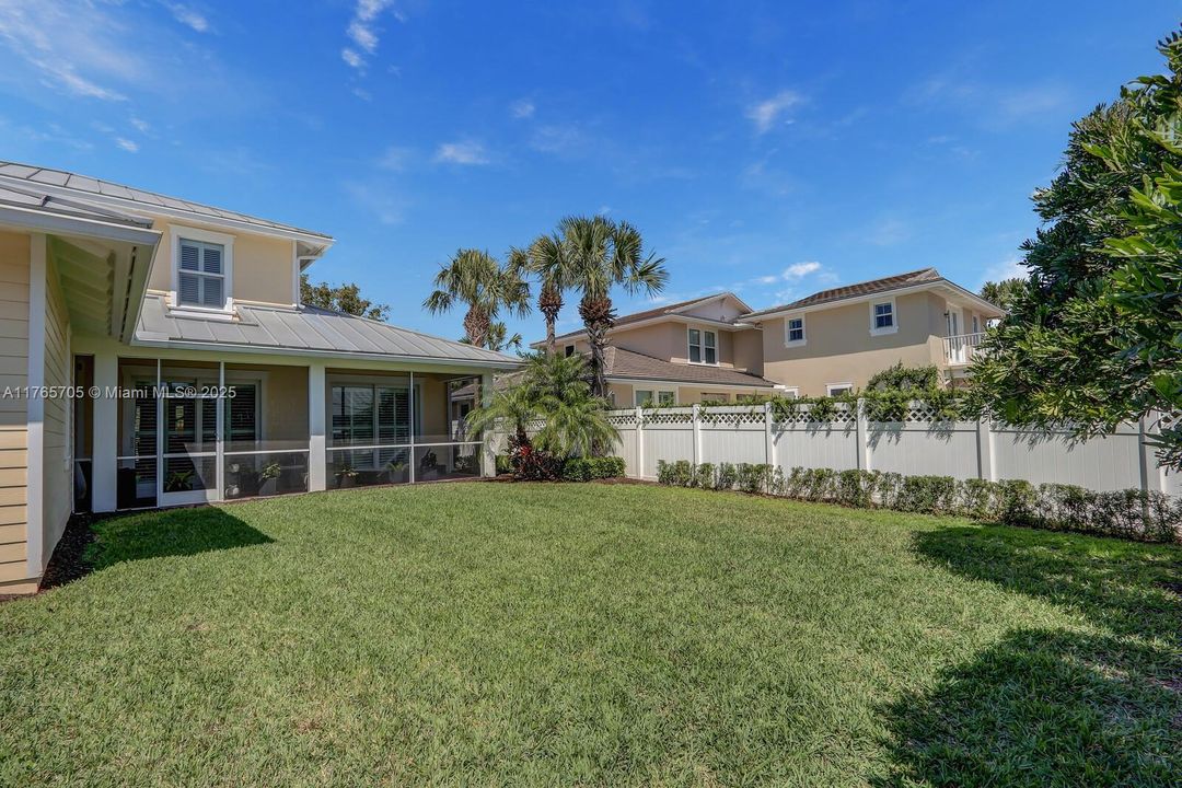 Vendido Recientemente: $1,242,000 (4 camas, 3 baños, 2600 Pies cuadrados)