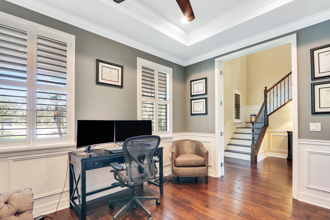 Vendido Recientemente: $1,242,000 (4 camas, 3 baños, 2600 Pies cuadrados)