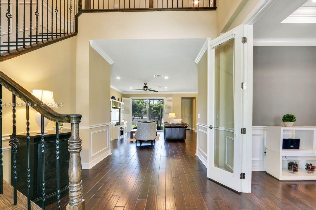 Vendido Recientemente: $1,242,000 (4 camas, 3 baños, 2600 Pies cuadrados)