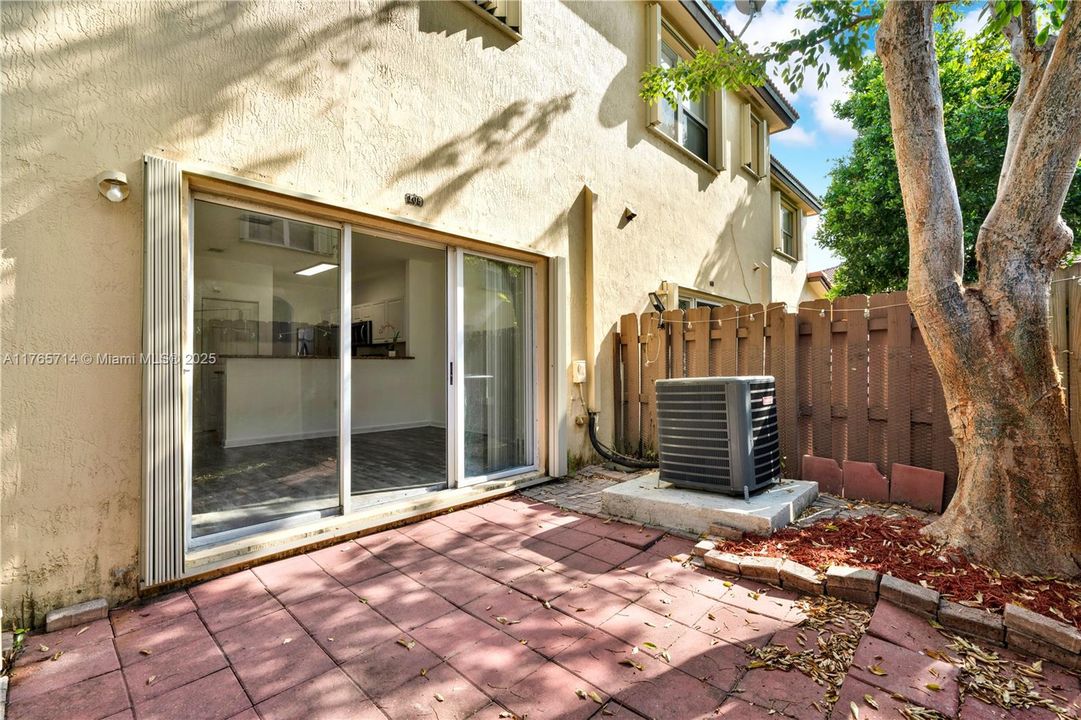 最近租的: $2,050 (2 贝兹, 2 浴室, 1069 平方英尺)