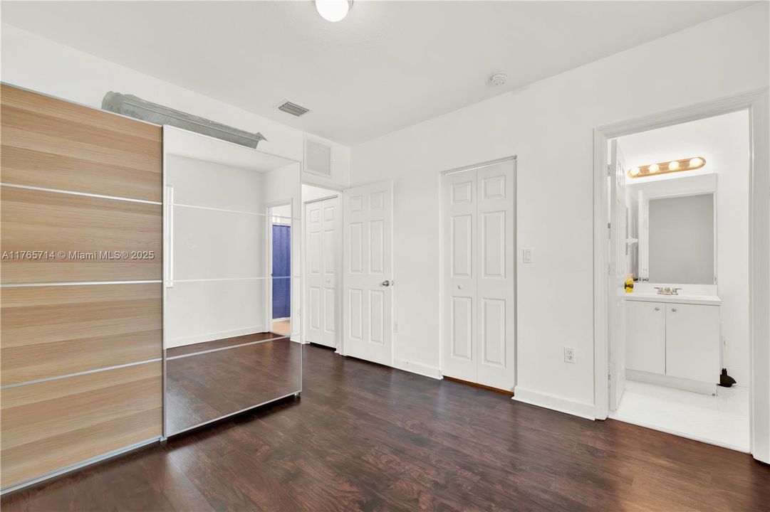 最近租的: $2,050 (2 贝兹, 2 浴室, 1069 平方英尺)