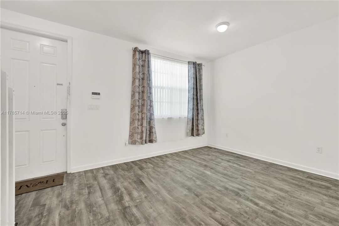 最近租的: $2,050 (2 贝兹, 2 浴室, 1069 平方英尺)