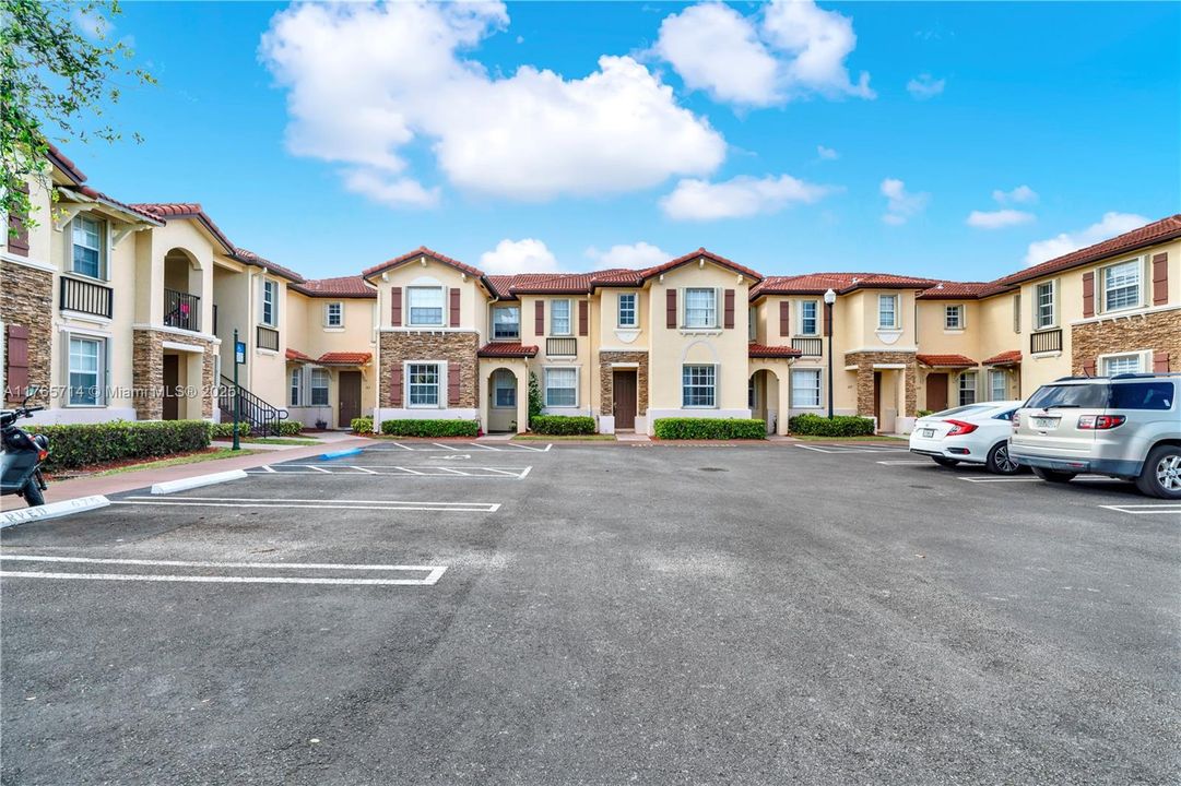 最近租的: $2,050 (2 贝兹, 2 浴室, 1069 平方英尺)