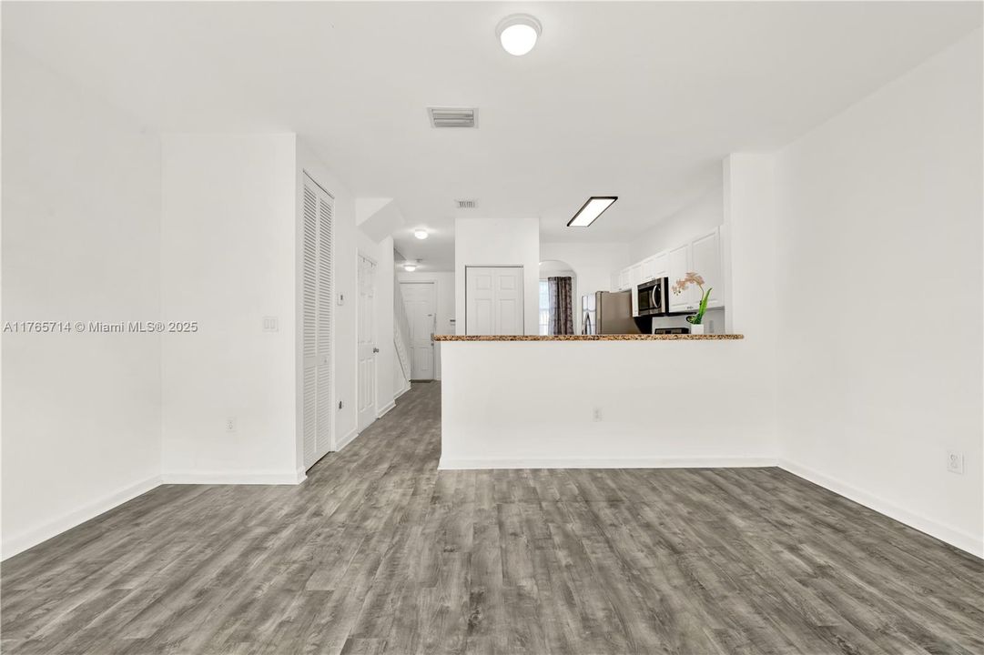 最近租的: $2,050 (2 贝兹, 2 浴室, 1069 平方英尺)