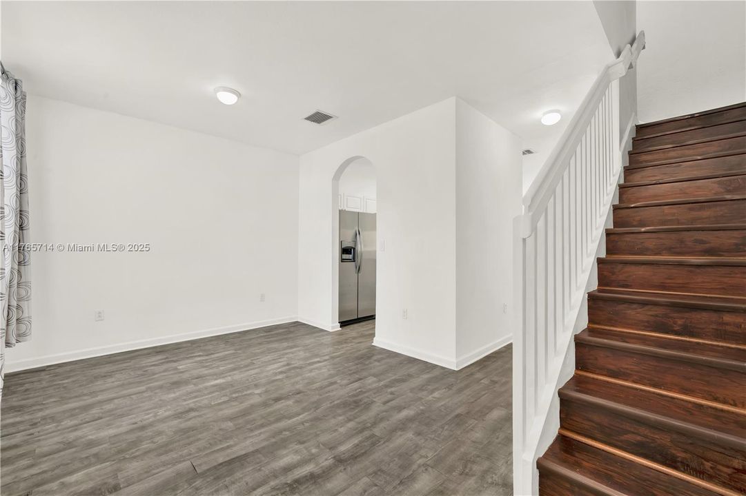 最近租的: $2,050 (2 贝兹, 2 浴室, 1069 平方英尺)