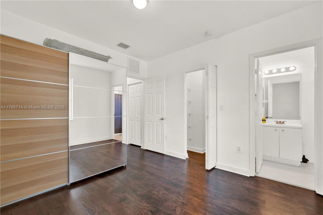 最近租的: $2,050 (2 贝兹, 2 浴室, 1069 平方英尺)