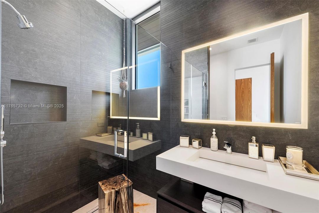 待售: $19,900,000 (6 贝兹, 6 浴室, 7341 平方英尺)