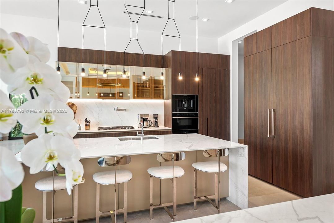 待售: $19,900,000 (6 贝兹, 6 浴室, 7341 平方英尺)