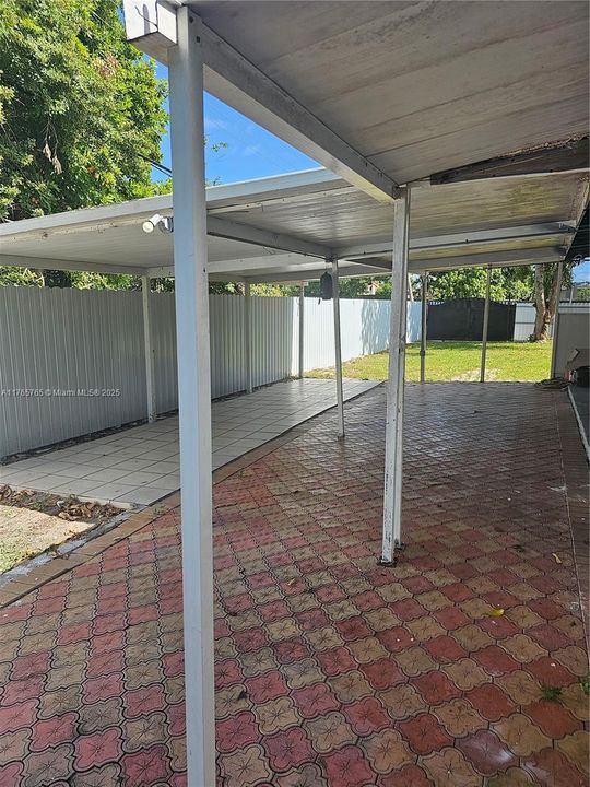 Recently Rented: $3,000 (3 beds, 2 baths, 1593 Square Feet)