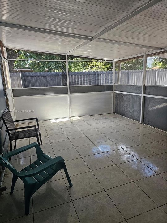 Recently Rented: $3,000 (3 beds, 2 baths, 1593 Square Feet)