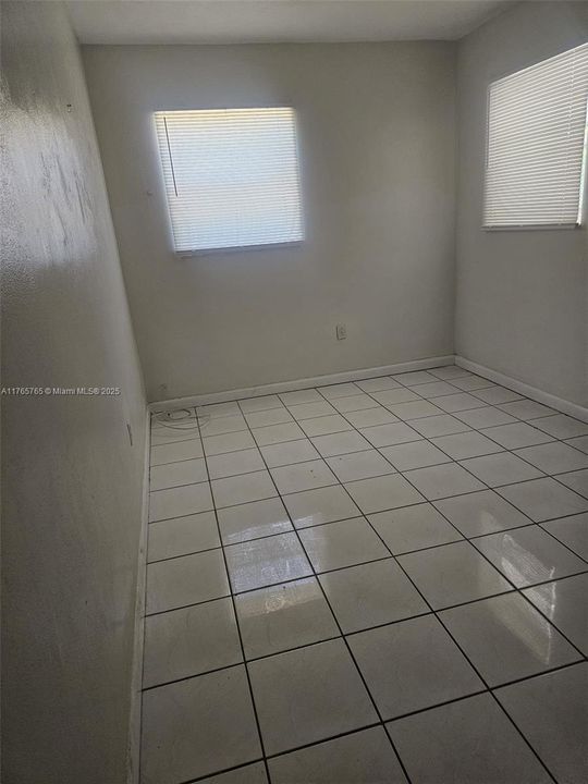 Recently Rented: $3,000 (3 beds, 2 baths, 1593 Square Feet)