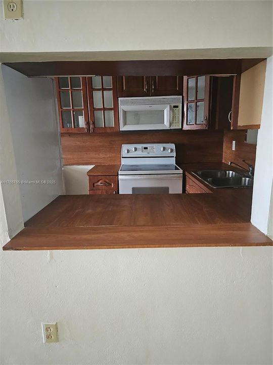 Recently Rented: $3,000 (3 beds, 2 baths, 1593 Square Feet)