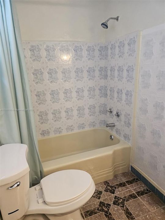 Recently Rented: $3,000 (3 beds, 2 baths, 1593 Square Feet)