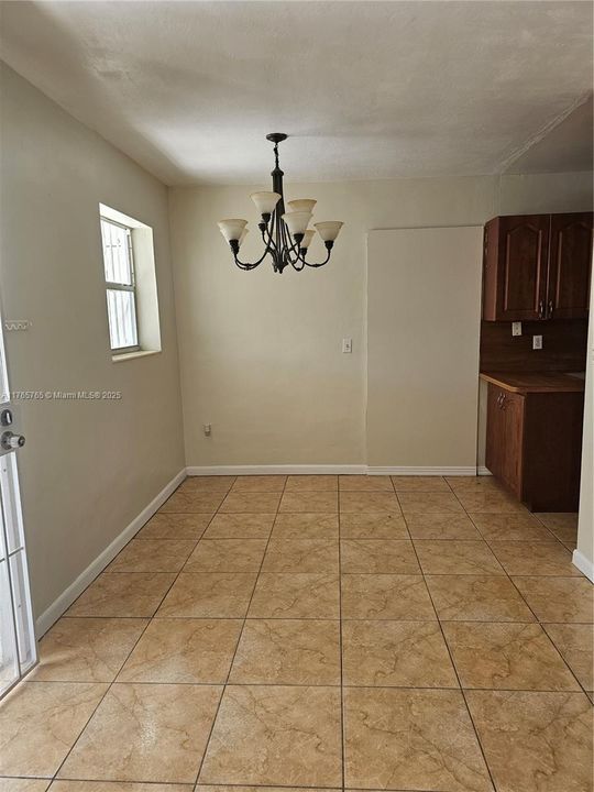 Recently Rented: $3,000 (3 beds, 2 baths, 1593 Square Feet)