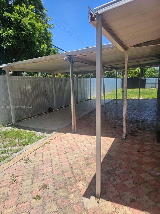 Recently Rented: $3,000 (3 beds, 2 baths, 1593 Square Feet)