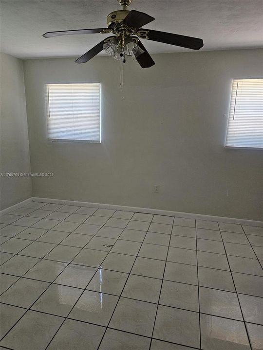 Recently Rented: $3,000 (3 beds, 2 baths, 1593 Square Feet)