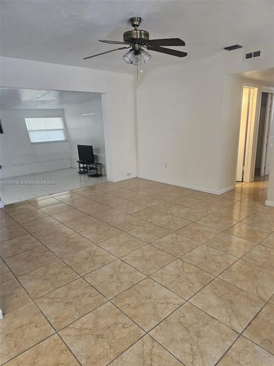Recently Rented: $3,000 (3 beds, 2 baths, 1593 Square Feet)