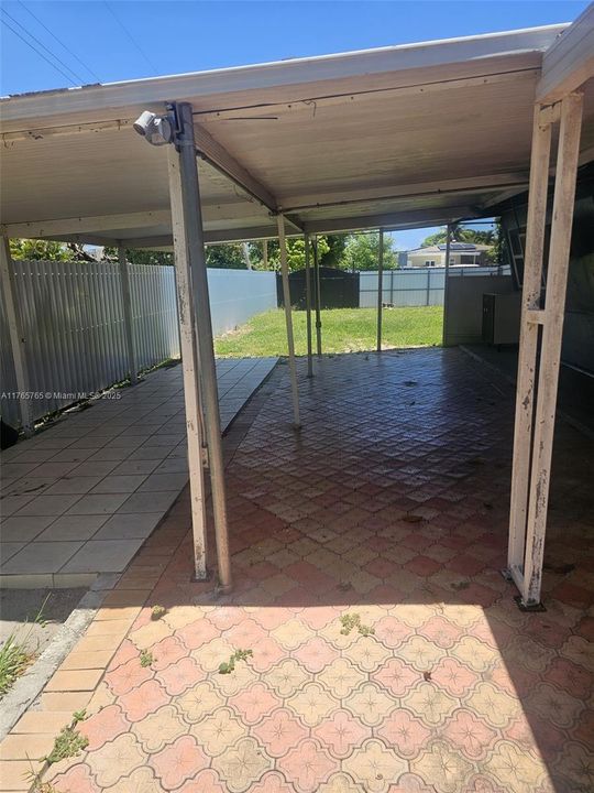 Recently Rented: $3,000 (3 beds, 2 baths, 1593 Square Feet)