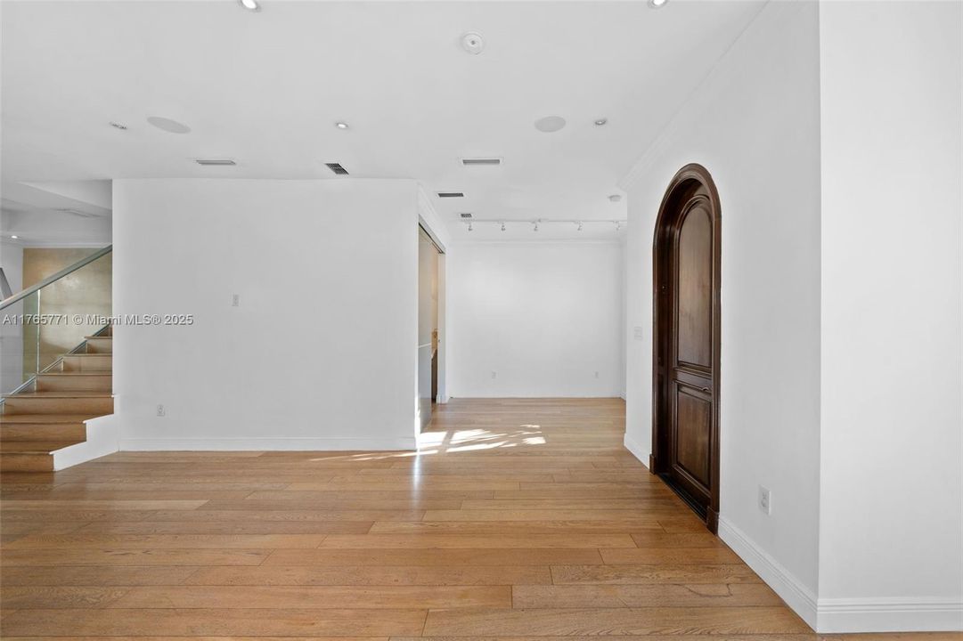 Recently Sold: $2,750,000 (3 beds, 3 baths, 3624 Square Feet)