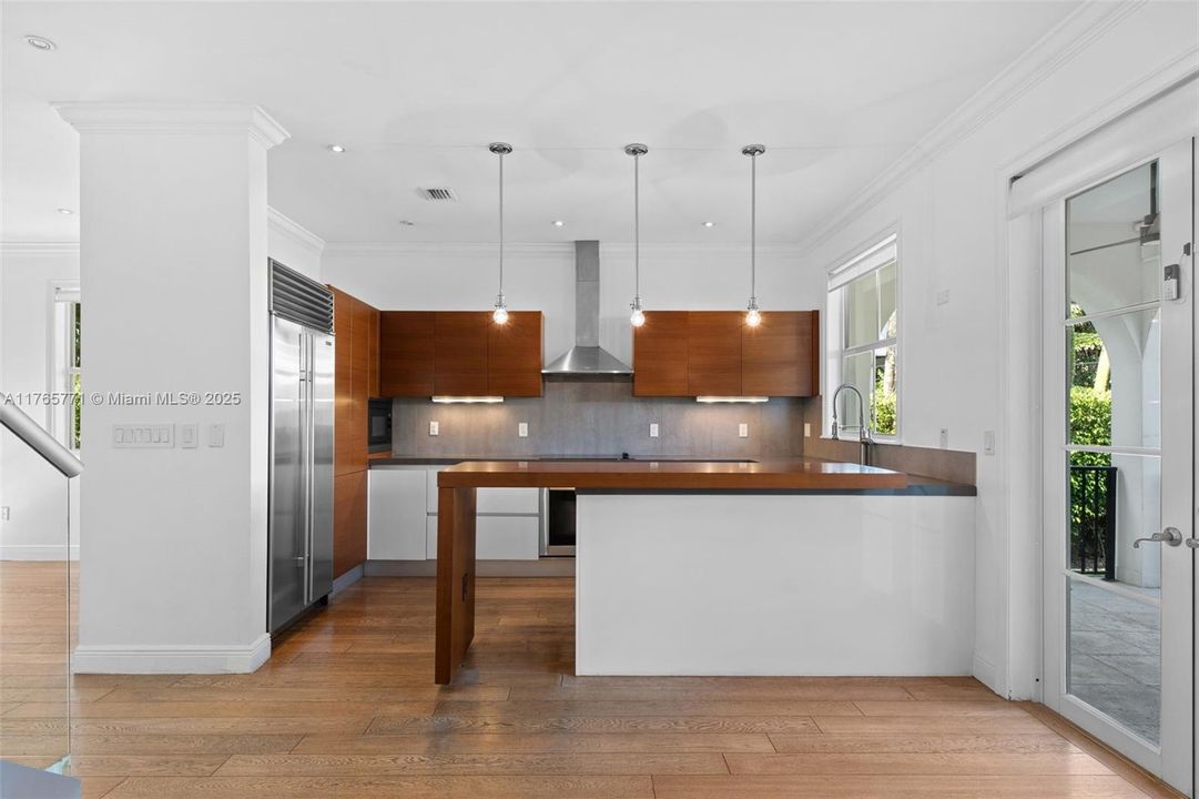 Recently Sold: $2,750,000 (3 beds, 3 baths, 3624 Square Feet)