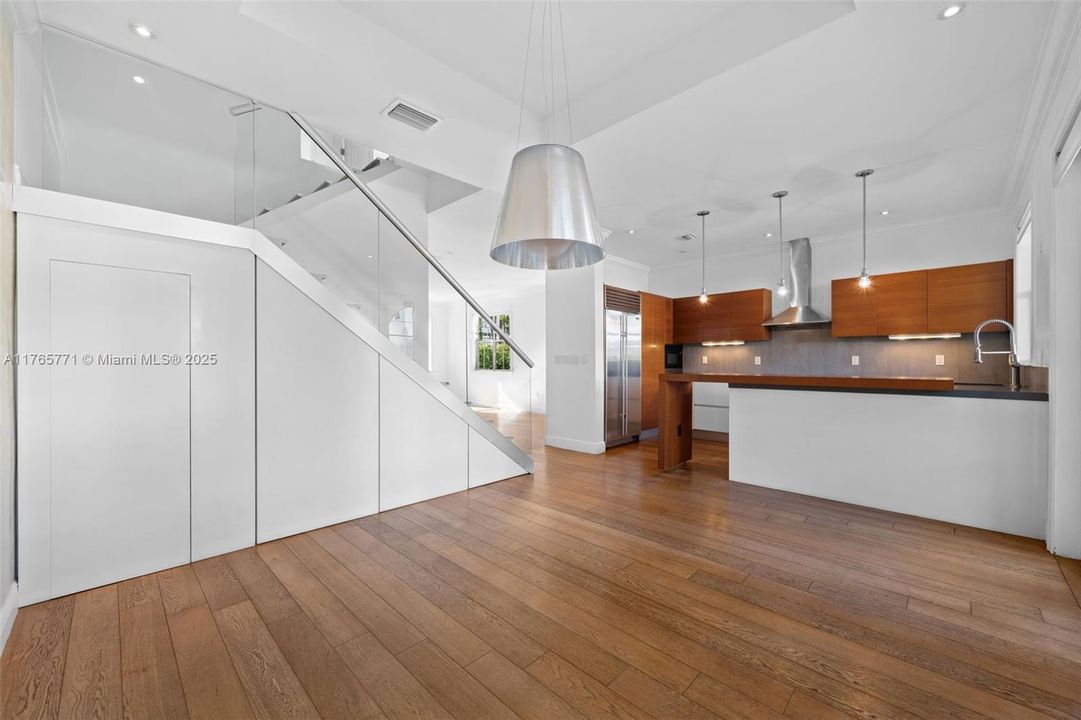 Recently Sold: $2,750,000 (3 beds, 3 baths, 3624 Square Feet)