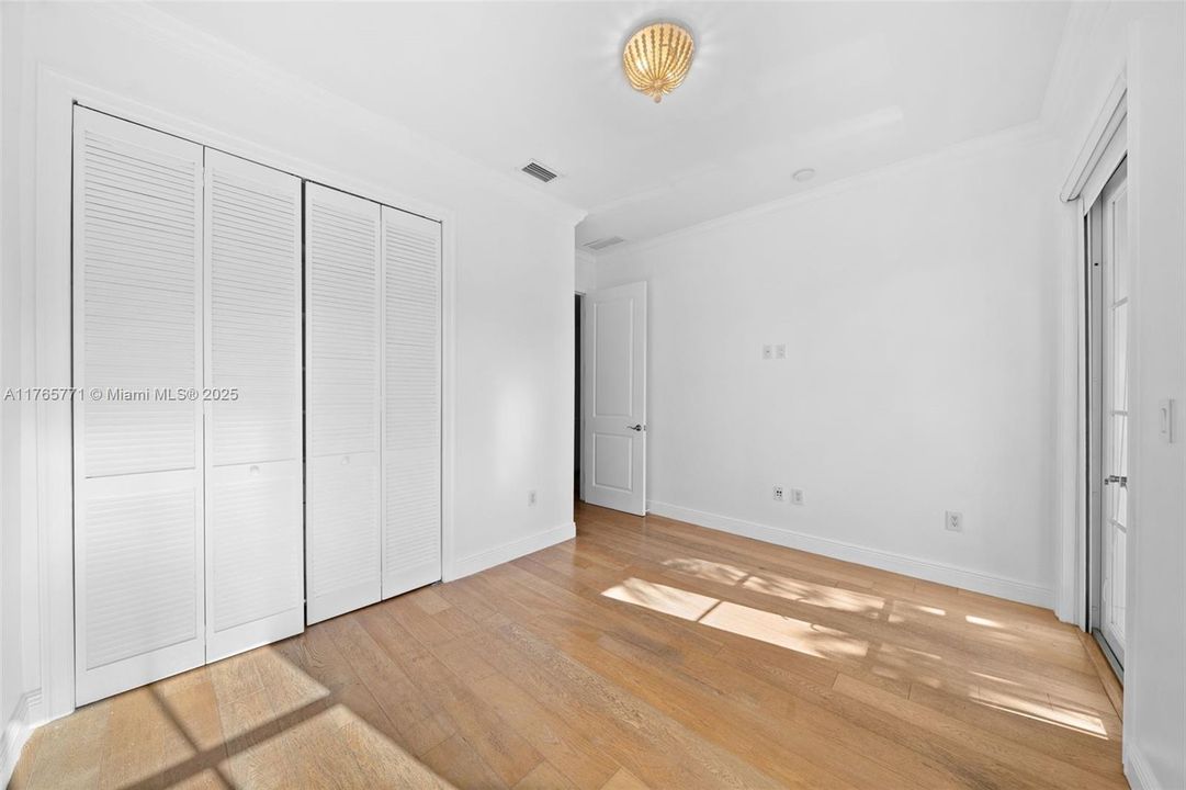 Recently Sold: $2,750,000 (3 beds, 3 baths, 3624 Square Feet)