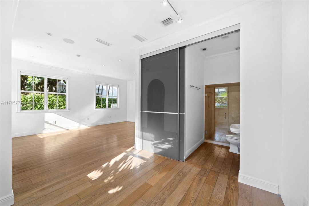 Recently Sold: $2,750,000 (3 beds, 3 baths, 3624 Square Feet)