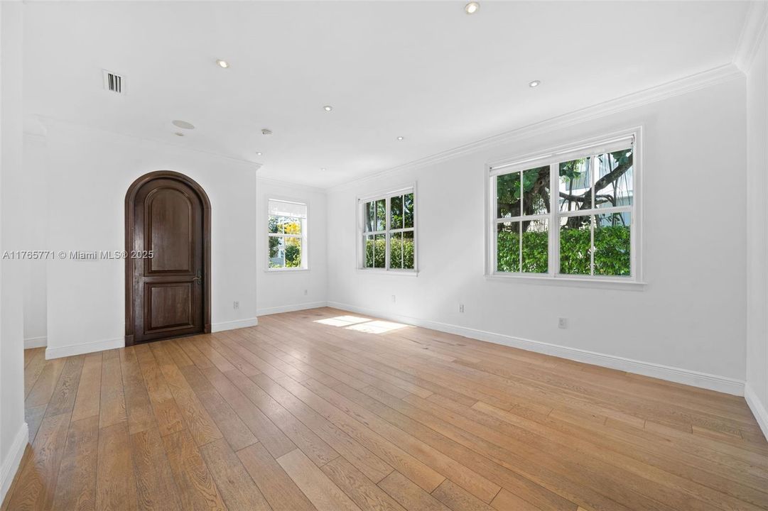 Recently Sold: $2,750,000 (3 beds, 3 baths, 3624 Square Feet)