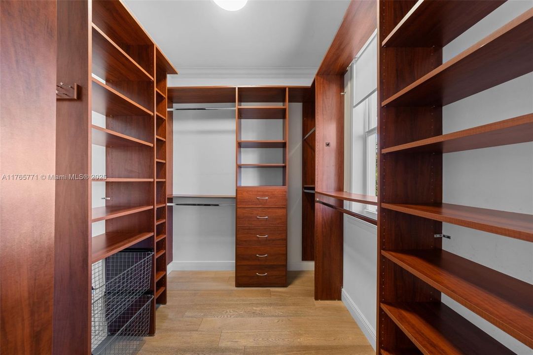 Recently Sold: $2,750,000 (3 beds, 3 baths, 3624 Square Feet)