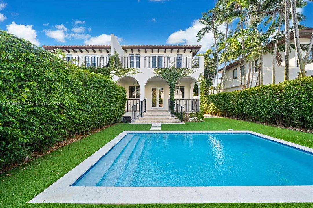 Recently Sold: $2,750,000 (3 beds, 3 baths, 3624 Square Feet)