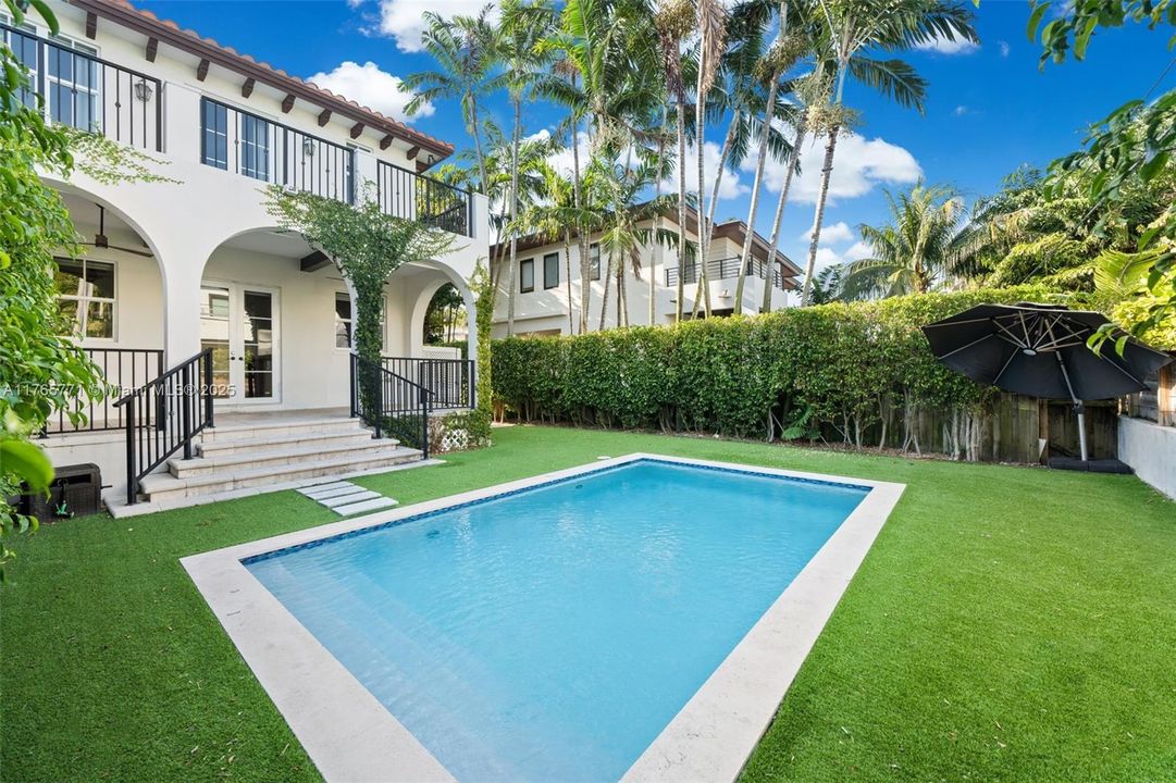 Recently Sold: $2,750,000 (3 beds, 3 baths, 3624 Square Feet)