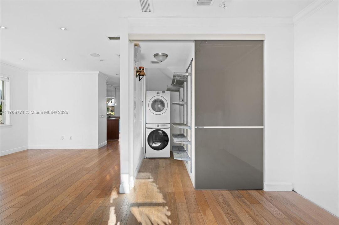 Recently Sold: $2,750,000 (3 beds, 3 baths, 3624 Square Feet)