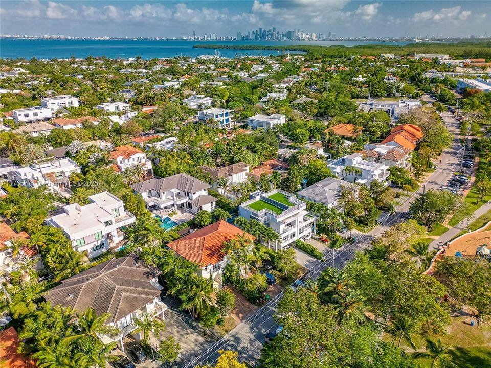 Recently Sold: $2,750,000 (3 beds, 3 baths, 3624 Square Feet)