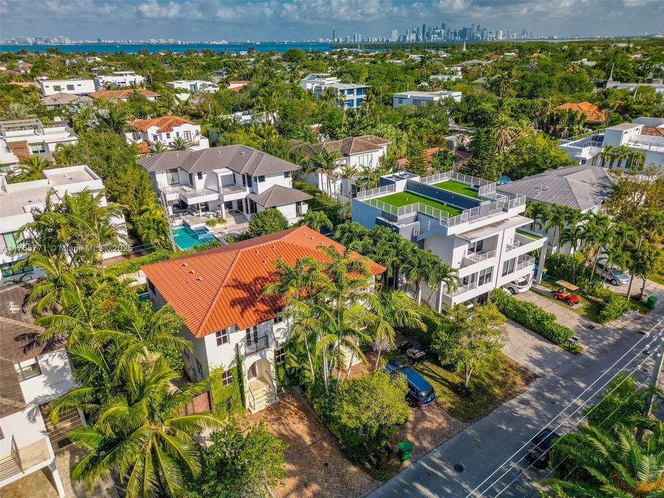 Recently Sold: $2,750,000 (3 beds, 3 baths, 3624 Square Feet)