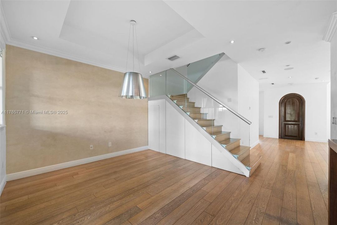 Recently Sold: $2,750,000 (3 beds, 3 baths, 3624 Square Feet)