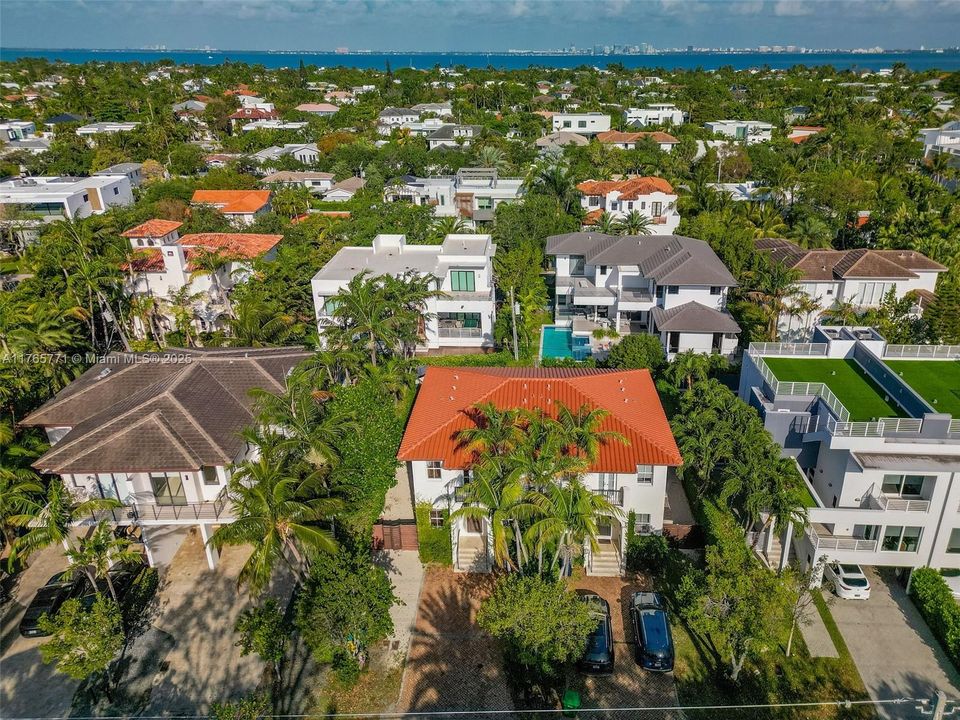 Recently Sold: $2,750,000 (3 beds, 3 baths, 3624 Square Feet)