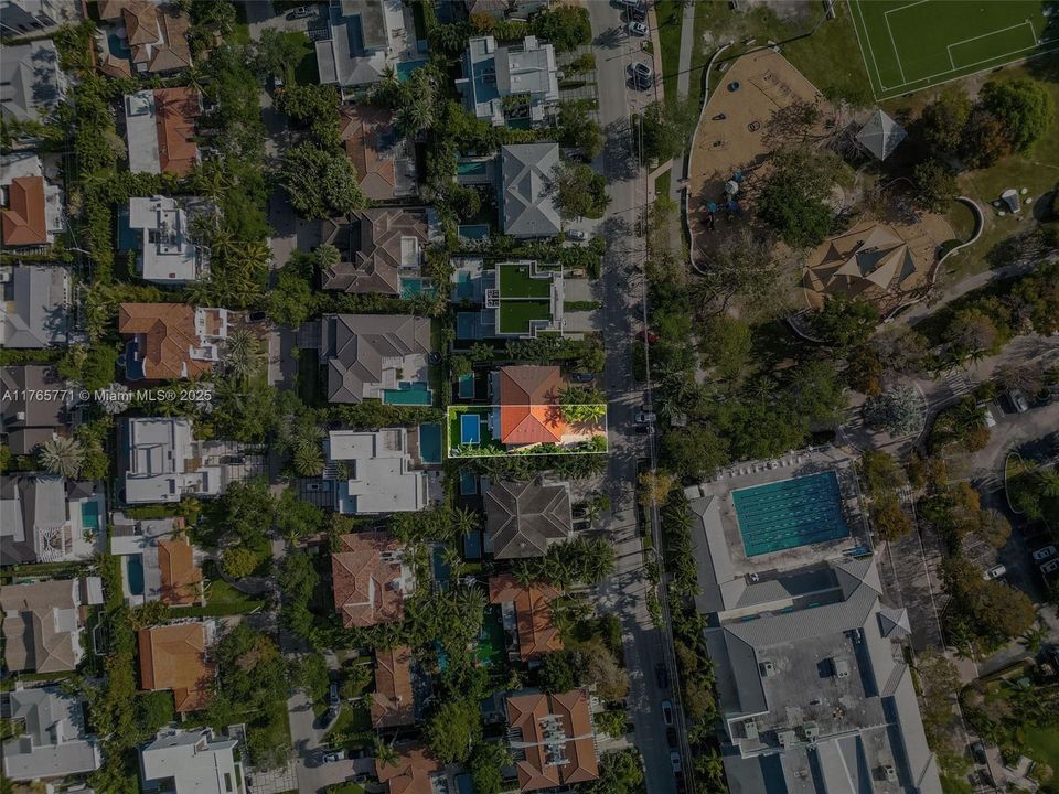 Recently Sold: $2,750,000 (3 beds, 3 baths, 3624 Square Feet)