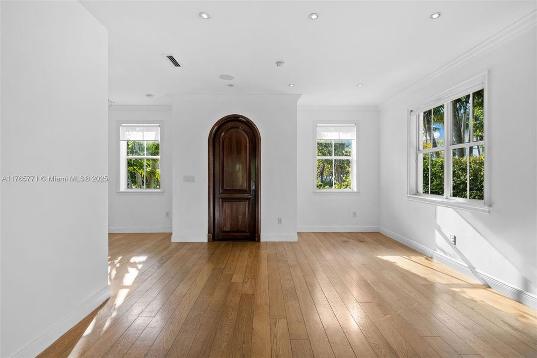 Recently Sold: $2,750,000 (3 beds, 3 baths, 3624 Square Feet)