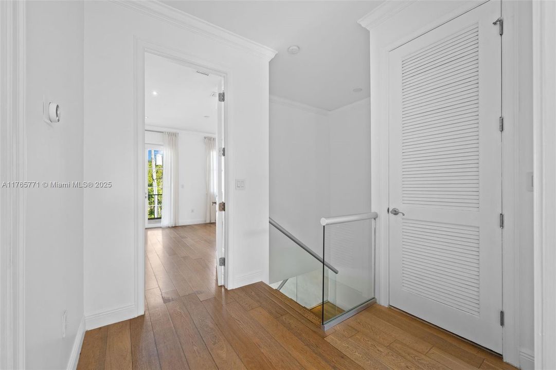 Recently Sold: $2,750,000 (3 beds, 3 baths, 3624 Square Feet)