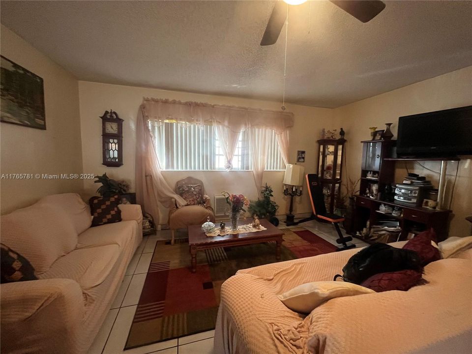 На продажу: $169,999 (2 спален, 2 ванн, 0 Квадратных фут)