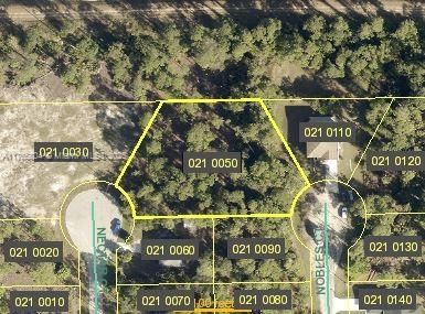 На продажу: $56,400 (0.72 acres)
