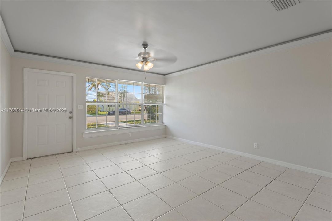 最近售出: $389,900 (4 贝兹, 2 浴室, 1408 平方英尺)