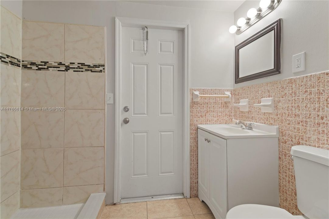 最近售出: $389,900 (4 贝兹, 2 浴室, 1408 平方英尺)