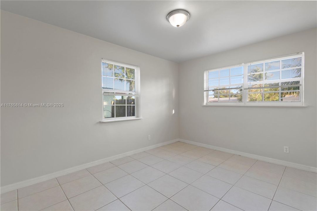 最近售出: $389,900 (4 贝兹, 2 浴室, 1408 平方英尺)