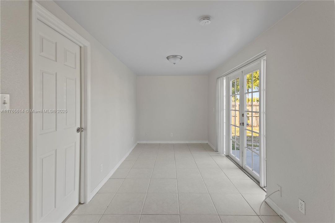 最近售出: $389,900 (4 贝兹, 2 浴室, 1408 平方英尺)