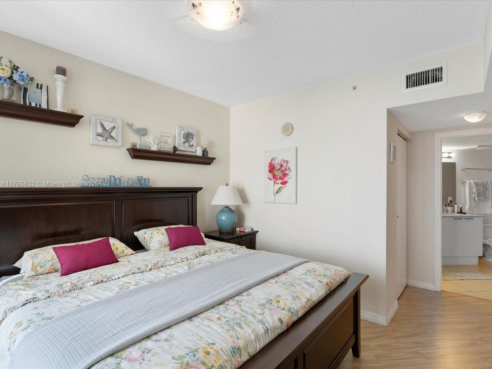 For Sale: $862,500 (1 beds, 1 baths, 1000 Square Feet)