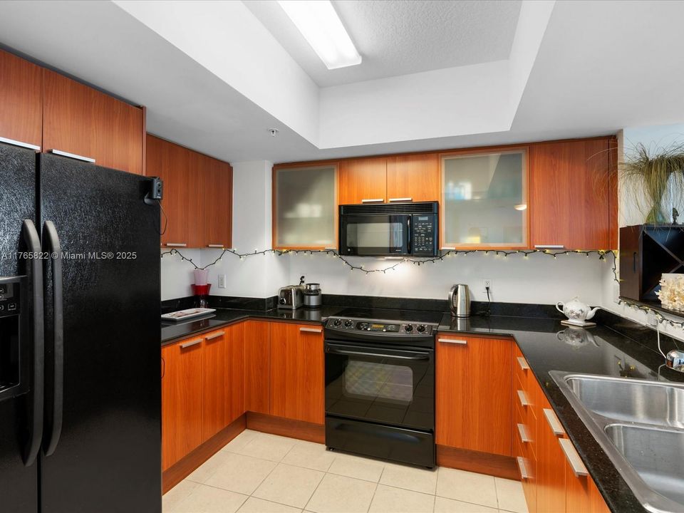 For Sale: $862,500 (1 beds, 1 baths, 1000 Square Feet)