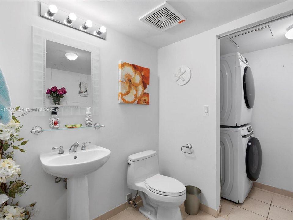 For Sale: $862,500 (1 beds, 1 baths, 1000 Square Feet)