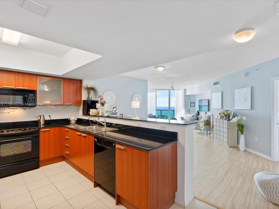 For Sale: $862,500 (1 beds, 1 baths, 1000 Square Feet)