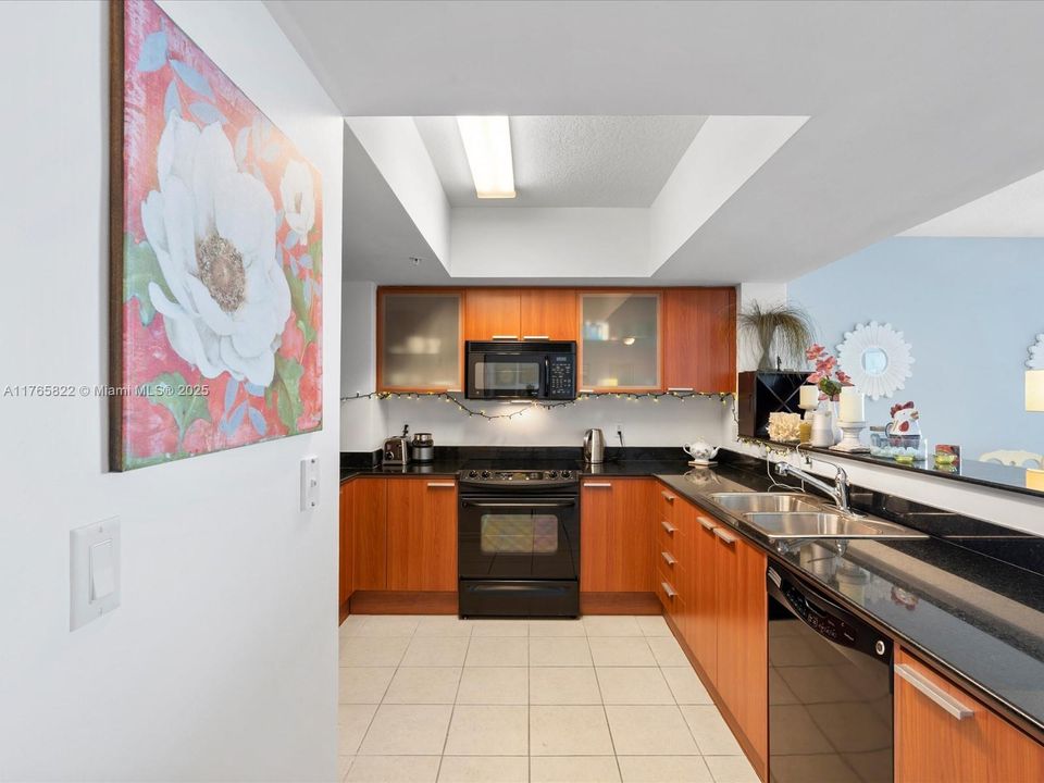 For Sale: $862,500 (1 beds, 1 baths, 1000 Square Feet)